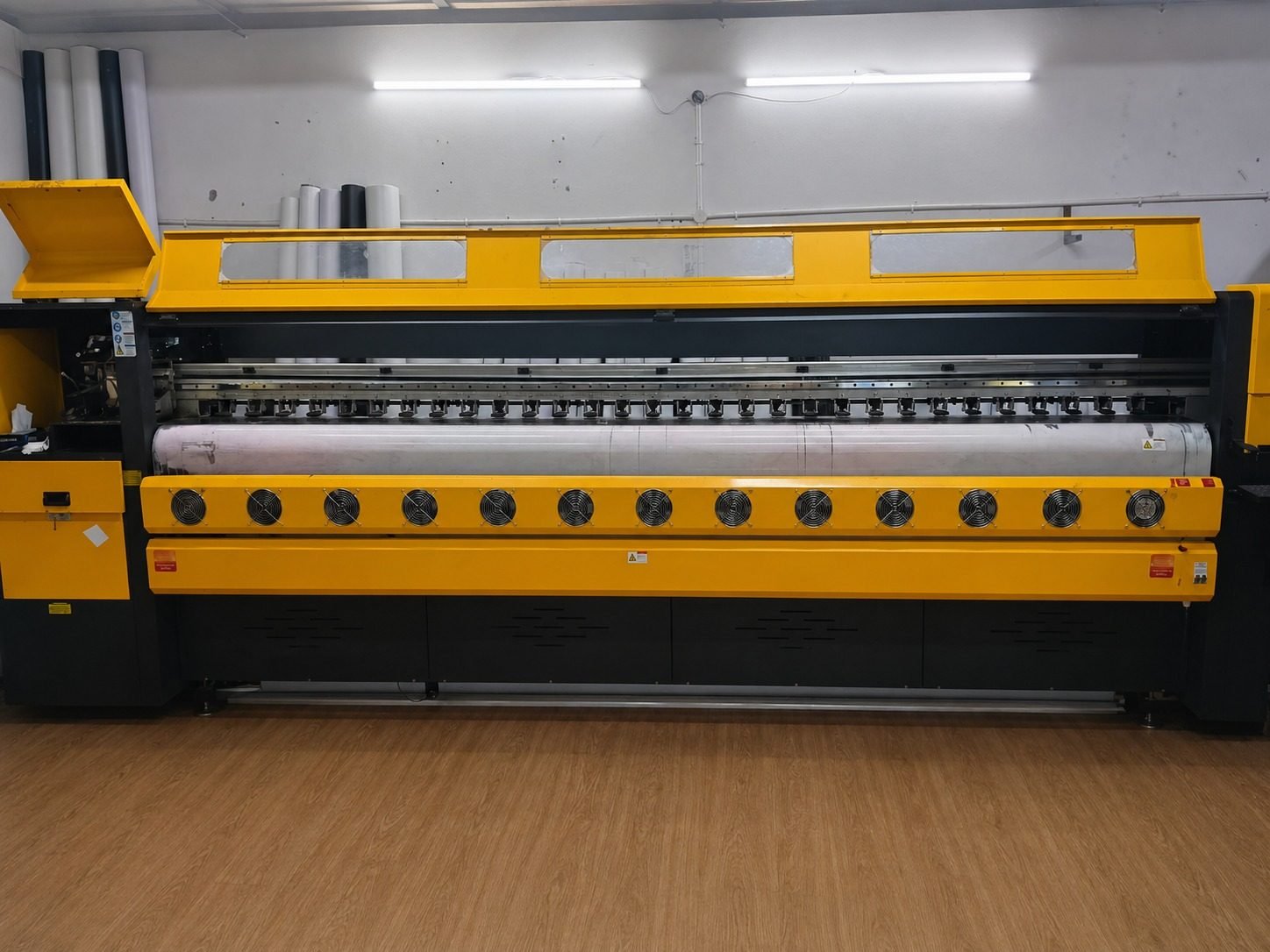 AQSA Prints wide-format display production